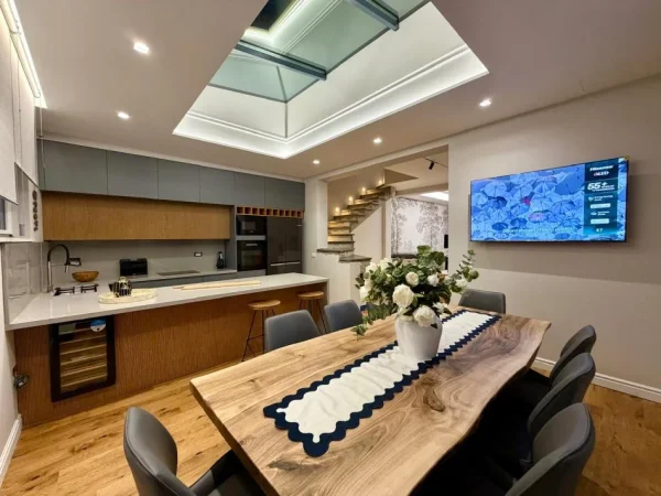 Tirane, jepet me qera Vile , 140 m² 4.000 € (Sauk)