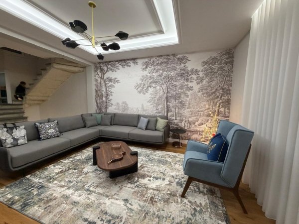 Tirane, jepet me qera Vile , 140 m² 4.000 € (Sauk)