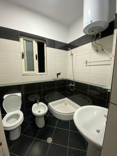 Tirane, jepet me qera apartament 1+1 Kati 3, 60 m² 400 € (LAPRAKE)