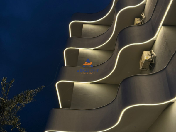 Tirane, jepet me qera apartament 1+1+Ballkon Kati 4, 238 m² 6.000 € 