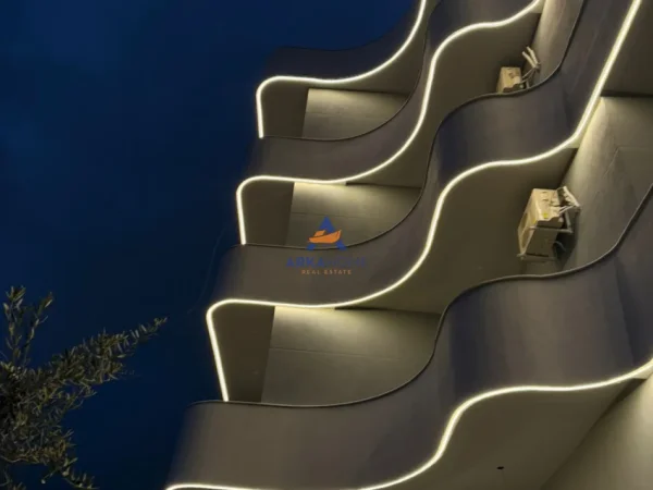 Tirane, jepet me qera apartament 1+1+Ballkon Kati 4, 238 m² 6.000 € 