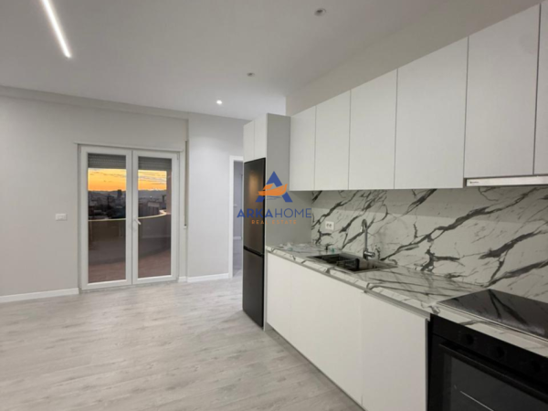 Tirane, jepet me qera apartament 1+1+Ballkon Kati 4, 238 m² 6.000 € 