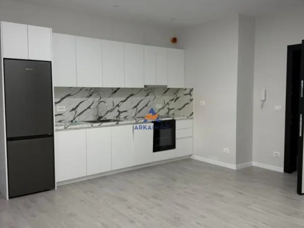 Tirane, jepet me qera apartament 1+1+Ballkon Kati 4, 238 m² 6.000 € 