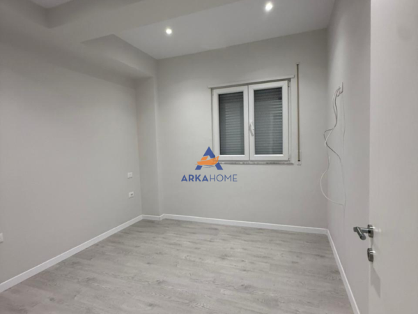 Tirane, jepet me qera apartament 1+1+Ballkon Kati 4, 238 m² 6.000 € 