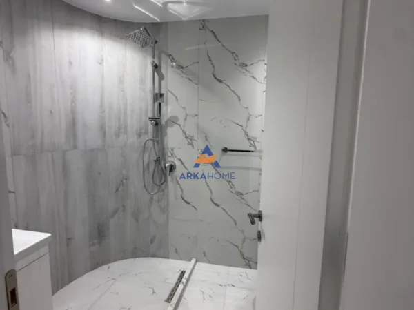 Tirane, jepet me qera apartament 1+1+Ballkon Kati 4, 238 m² 6.000 € 