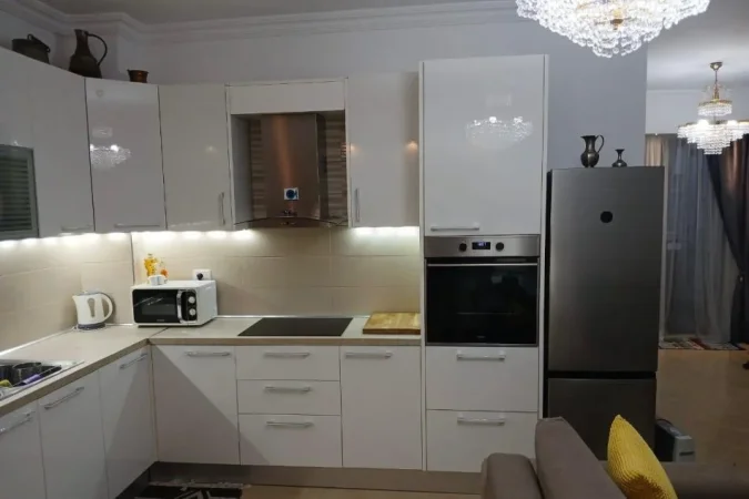 Tirane, jepet me qera apartament 2+1 Kati 2, 87 m² 520 € (fresku)