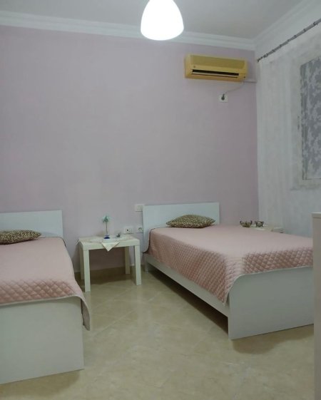 Tirane, jepet me qera apartament 2+1 Kati 2, 87 m² 520 € (fresku)