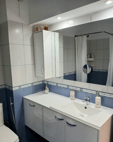 Tirane, jepet me qera apartament 2+1 Kati 2, 87 m² 520 € (fresku)