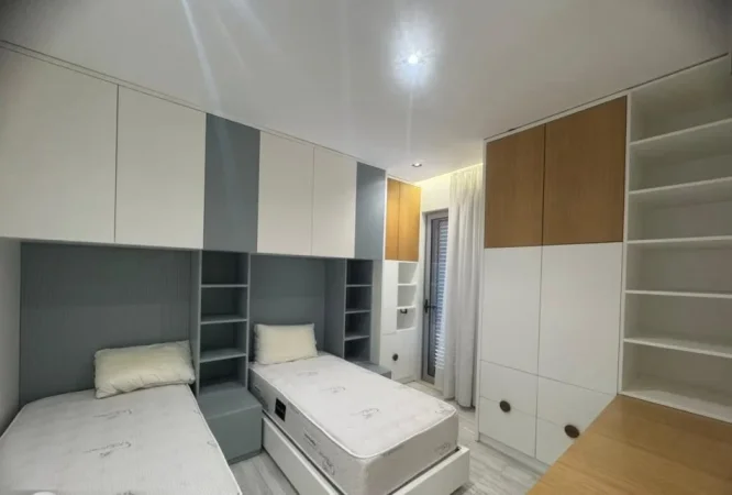 Tirane, jepet me qera apartament 3+1+Ballkon Kati 7, 106 m² 1.500 € (KOMPLEKSI DELIJORGJI)