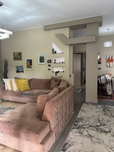 Tirane, jepet me qera apartament 2+1 Kati 1, 90 m² 600 € (SELITE)