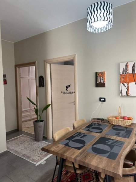 Tirane, jepet me qera apartament 2+1 Kati 1, 90 m² 600 € (SELITE)