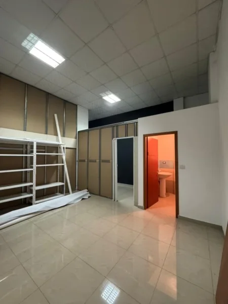 Tirane, jepet me qera ambjent biznesi Kati 0, 70 m² 450 € (Rruga Vaçe Zela (mbrapa GLOB-it))