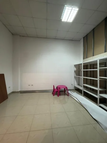 Tirane, jepet me qera ambjent biznesi Kati 0, 70 m² 450 € (Rruga Vaçe Zela (mbrapa GLOB-it))