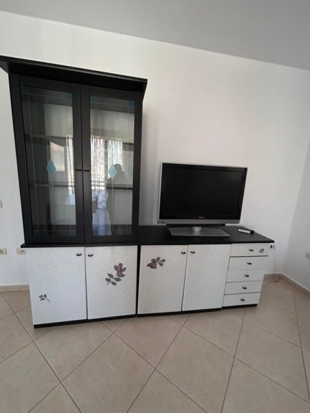 Tirane, jepet me qera apartament 2+1+Ballkon Kati 6, 106 m² 550 € (qsut)