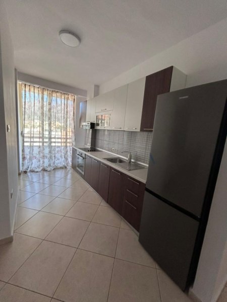 Tirane, jepet me qera apartament 2+1+Ballkon Kati 6, 106 m² 550 € (qsut)