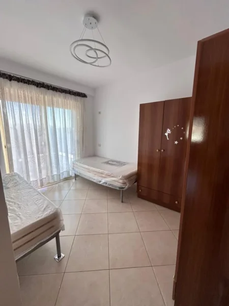 Tirane, jepet me qera apartament 2+1+Ballkon Kati 6, 106 m² 550 € (qsut)