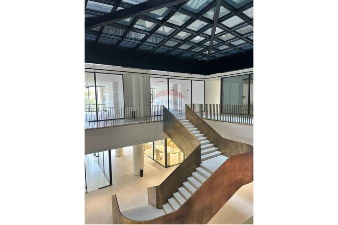 Tirane, jepet me qera dyqan , 30 m² 800 € (Rruga Mine Peza)