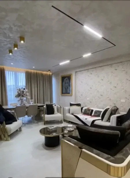 SHITET APARTAMENT 2+1+2 POSTE PARKIMI  NE ALI DEMI   240.000 €