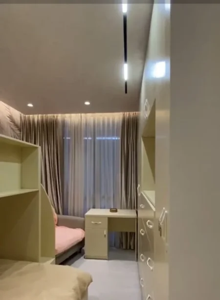 SHITET APARTAMENT 2+1+2 POSTE PARKIMI  NE ALI DEMI   240.000 €