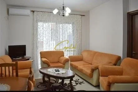 Tirane, jepet me qera apartament 2+1 Kati 4, 70 m² 600 € (PROKURORIA E TIRANES)