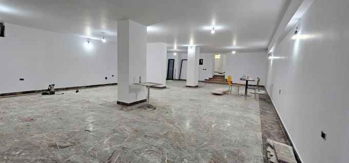 Tirane, jepet me qera zyre Kati -1, 200 m² 3.000 € (ish blloku)