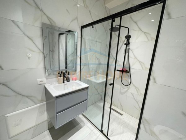 Shitet, Garsoniere ne Kompleksin Mangalem, Tirane 65,000 €, ELT60452