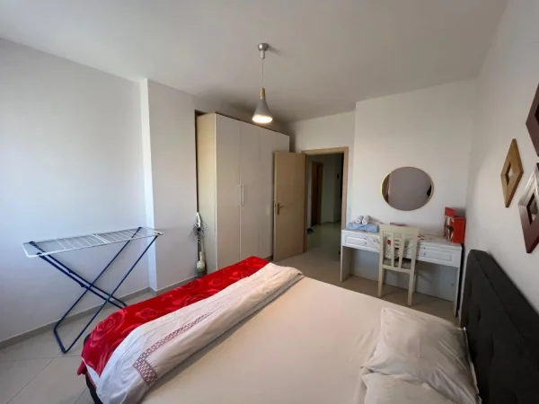 Tirane, jepet me qera apartament 1+1 Kati 8, 70 m² 500 € (astir)