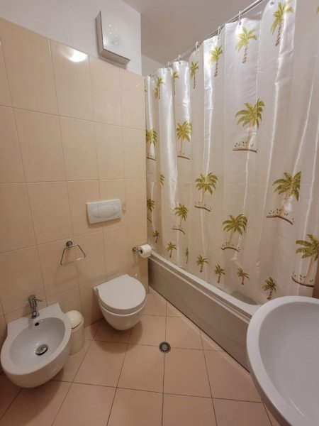 Tirane, jepet me qera 2+1 , 130 m² 900 € (KOMUNA E PARISIT)
