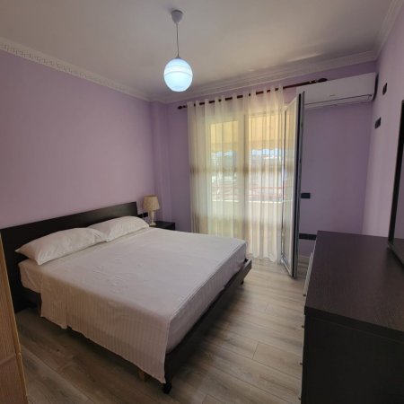 Tirane, jepet me qera 2+1 , 130 m² 900 € (KOMUNA E PARISIT)