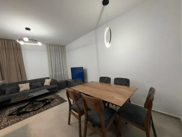 Tirane, jepet me qera apartament 2+1 Kati 4, 115 m² 1.300 € (Tek Montesori School.)