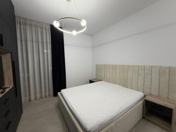 Tirane, jepet me qera apartament 2+1 Kati 4, 115 m² 1.300 € (Tek Montesori School.)