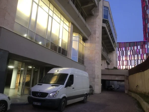 Ofrojmë shërbime transport mallrash te ndryshem, Tirane dhe rrethe.🚚