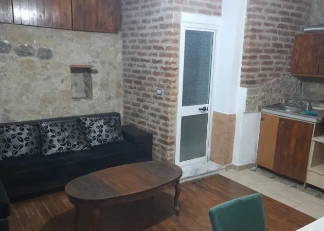 Tirane, jepet me qera apartament 1+1 , 250 € (qyteti studenti)