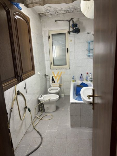 Tirane, shitet apartament 3+1+Ballkon Kati 5, 87 m² 165.000 € (RRUGA IRFAN TOMINI)