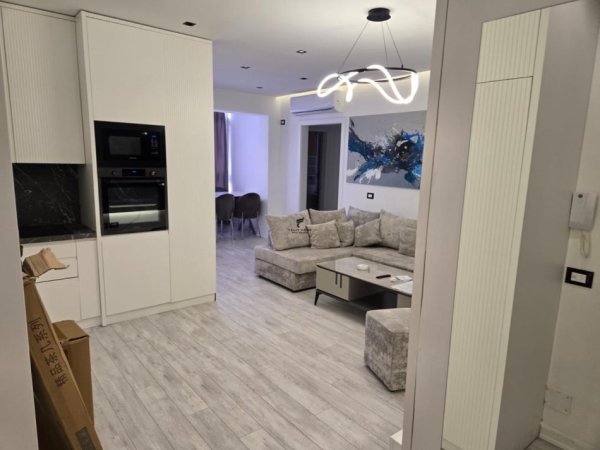 Tirane, jepet me qera apartament 3+1 Kati 7, 140 m² 1.500 € (RRUGA E KAVAJES)