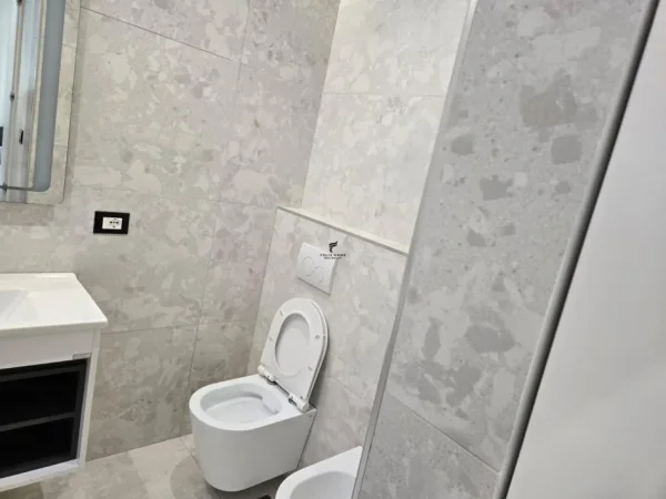 Tirane, jepet me qera apartament 3+1 Kati 7, 140 m² 1.500 € (RRUGA E KAVAJES)