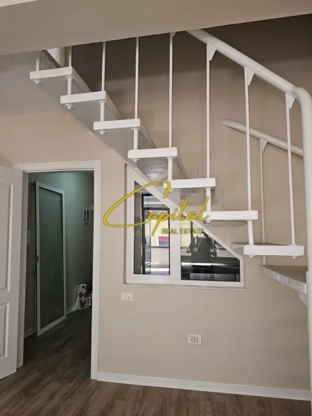 Tirane, jepet me qera zyre Kati 4, 130 m² 1.000 € (QENDER)