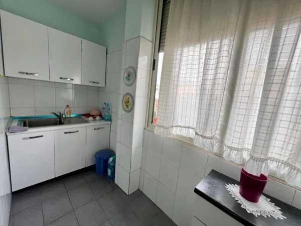 Tirane, jepet me qera apartament 2+1 Kati 2, 76 m² 600 € (Pazari i RI)
