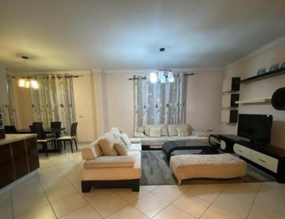 Tirane, jepet me qera apartament 3+1+Ballkon Kati 2, 152 m² 600 € (afer Shkolles Marin Barleti)