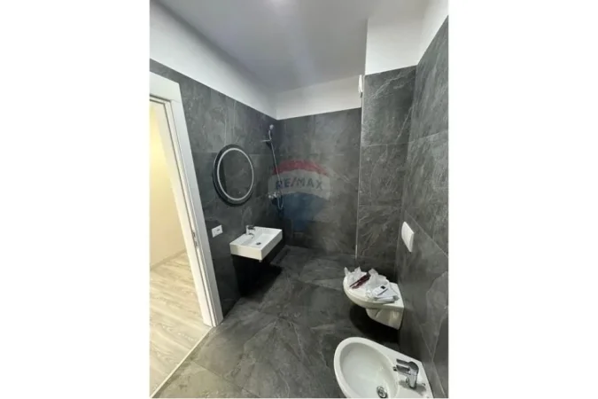 Tirane, jepet me qera apartament 1+1+Ballkon , 70 m² 500 € (Bulevardi i Ri)