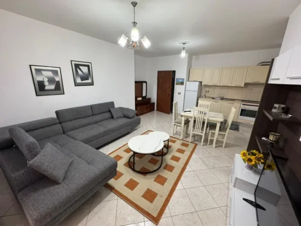 Tirane, jepet me qera apartament 2+1 Kati 5, 