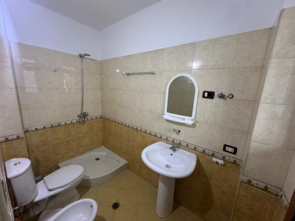 Tirane, jepet me qera apartament 2+1 Kati 5, 