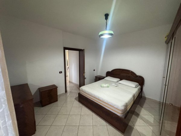Tirane, jepet me qera apartament 2+1 Kati 5, 