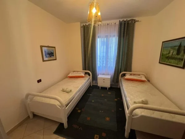 Tirane, jepet me qera apartament 2+1 Kati 5, 