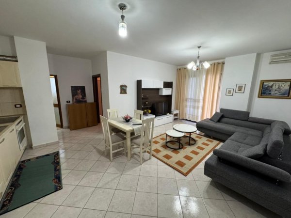 Tirane, jepet me qera apartament 2+1 Kati 5, 