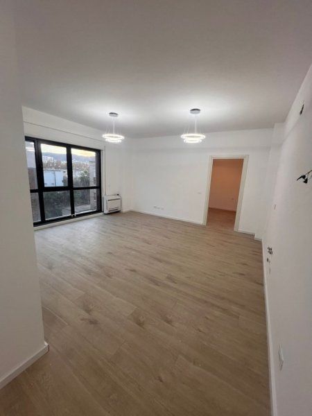 Tirane, jepet me qera zyre Kati 2, 76 m² 750 € (Myslym Shyri)