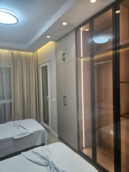 Tirane, jepet me qera apartament 2+1+Ballkon , 91 m² 700 € (Rruga Dritan Hoxha)