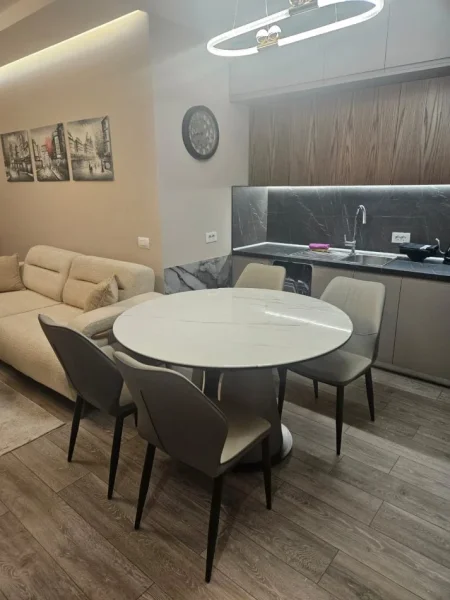 Tirane, jepet me qera apartament 2+1+Ballkon , 91 m² 700 € (Rruga Dritan Hoxha)