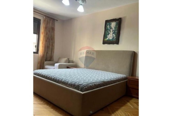 Tirane, jepet me qera apartament 2+1 , 80 m² 700 € (Myslym Shyri)