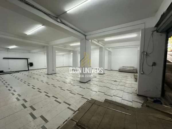 Tirane, jepet me qera ambjent biznesi Kati 0, 315 m² 1.500 € (Astiri Tirana, Albania)